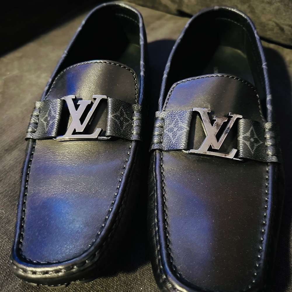 Mens LOUIS VUITTON Leather Moccasin with Silver Tone Metal LV Motif |Size: 10
